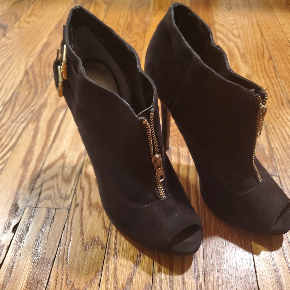 🌟Guess Black Heeled Boots Sleek Design